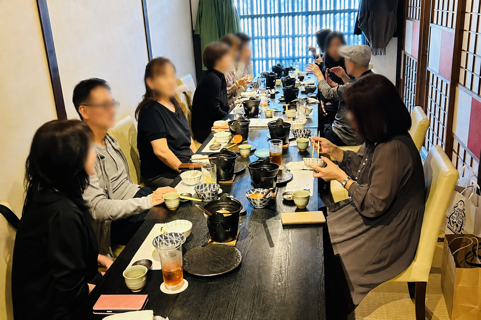 ランチ会の様子。参加者の顔は一部ぼかしています。