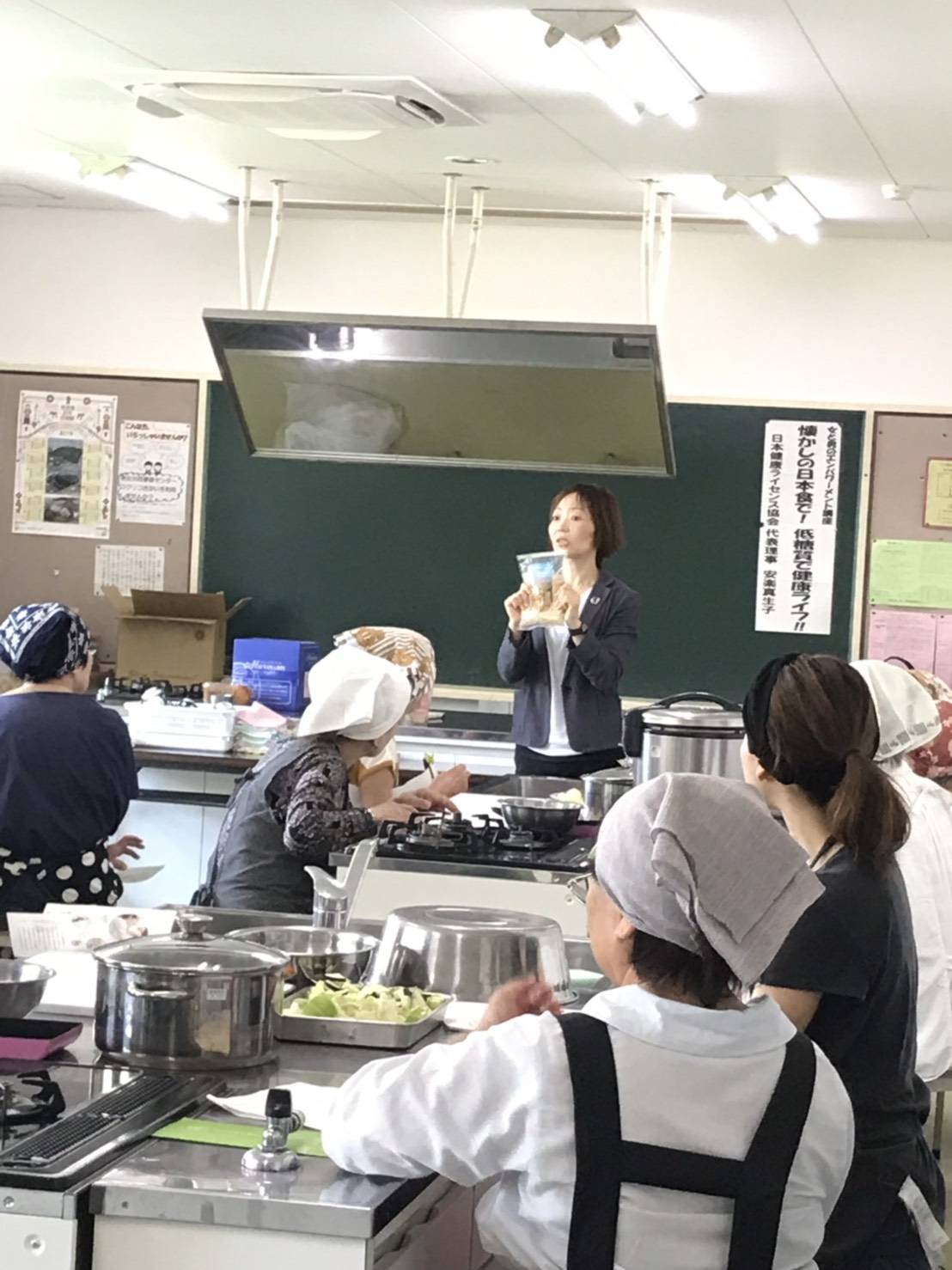 食育講師として講座を行うマキ